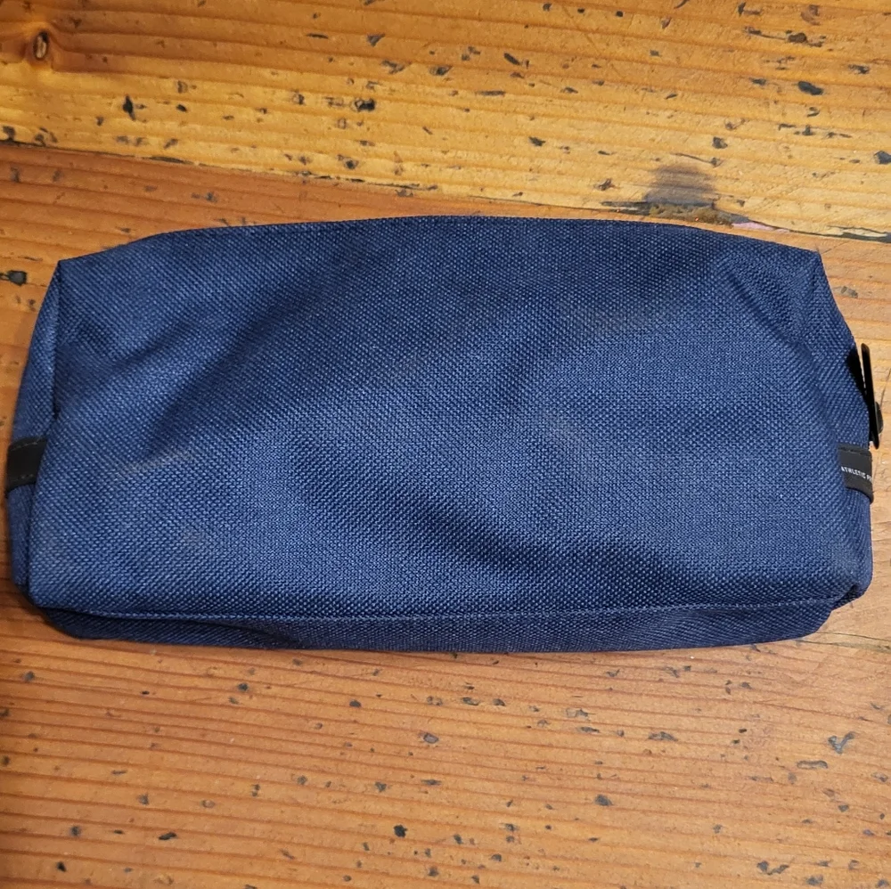 NWOT APL Travel Kit - Picture 3 of 6